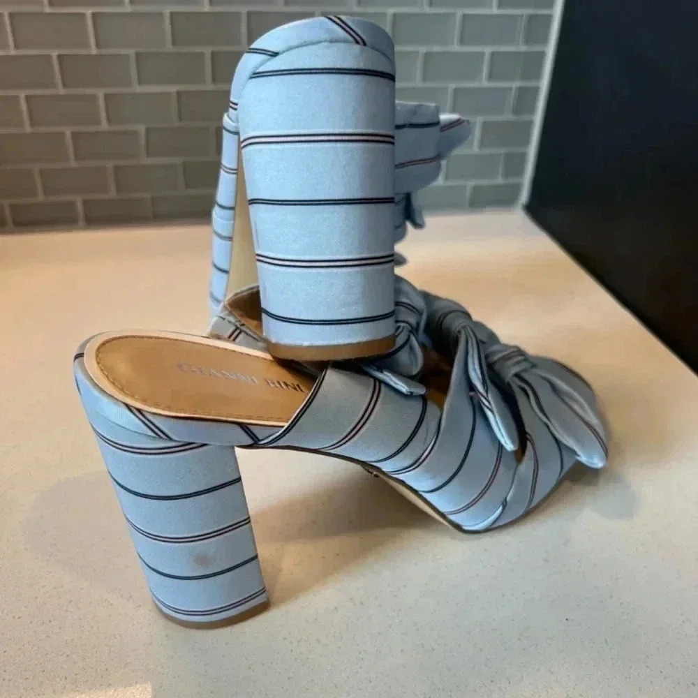 Worn a few times indoors only. Comfortable wide heel size 10 brand Gianni Bini - Picture 6 of 6